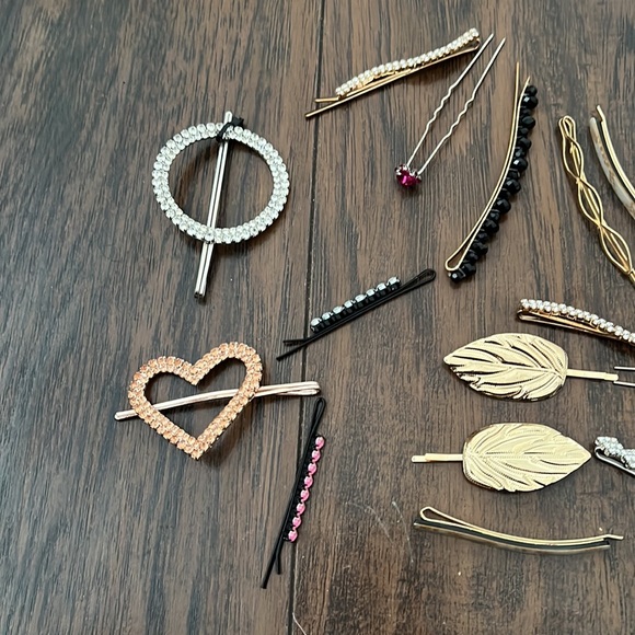 Bundle of 21 cute head accessories ! Some of them are not even used. - Picture 2 of 4